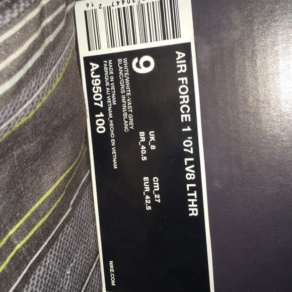 Air force 1s ‘07 LV8 LTHR - Picture 2 of 3